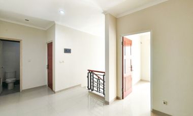 Rumah LT 220 Hadap Timur 15 Mnt ke Living World Grand Wisata J-45516