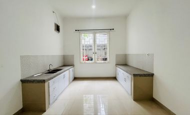 Rumah Modern Tropical Cocok Untuk Kantor, Klinik atau Hunian di Bangka, Kemang.