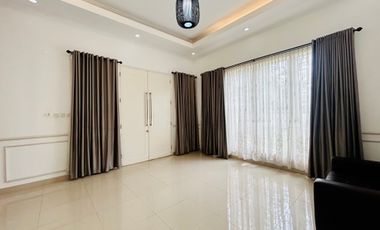 Rumah Modern Tropical Cocok Untuk Kantor, Klinik atau Hunian di Bangka, Kemang.