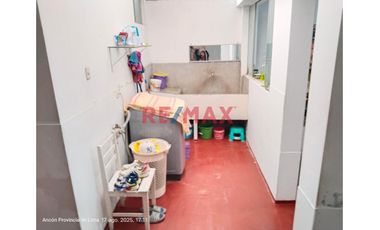 Se Vende Casa + Cochera En Ancon -  Urb. Las Gardenias