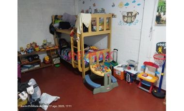 Se Vende Casa + Cochera En Ancon -  Urb. Las Gardenias