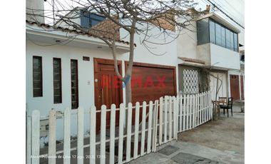 Se Vende Casa + Cochera En Ancon -  Urb. Las Gardenias