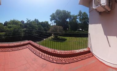 Venta de Casa Quinta en Paso del Rey Centro, calle Paganelli 258