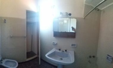 Venta de Casa Quinta en Paso del Rey Centro, calle Paganelli 258