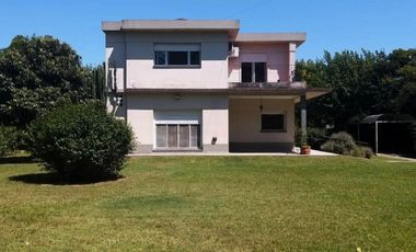 Venta de Casa Quinta en Paso del Rey Centro, calle Paganelli 258