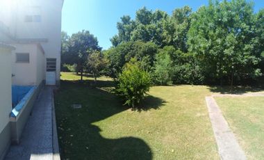 Venta de Casa Quinta en Paso del Rey Centro, calle Paganelli 258