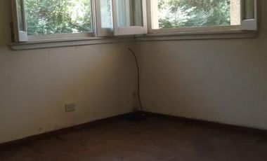 Venta de Casa Quinta en Paso del Rey Centro, calle Paganelli 258