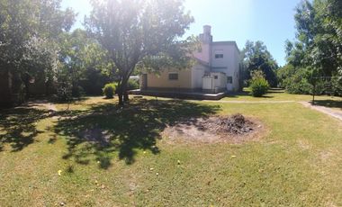 Venta de Casa Quinta en Paso del Rey Centro, calle Paganelli 258