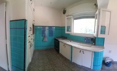 Venta de Casa Quinta en Paso del Rey Centro, calle Paganelli 258