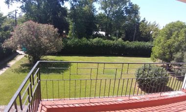 Venta de Casa Quinta en Paso del Rey Centro, calle Paganelli 258