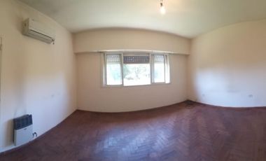 Venta de Casa Quinta en Paso del Rey Centro, calle Paganelli 258