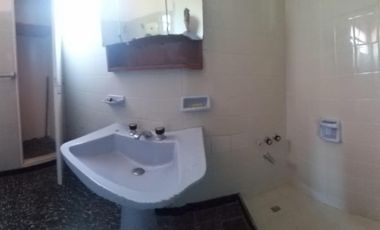 Venta de Casa Quinta en Paso del Rey Centro, calle Paganelli 258