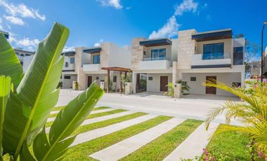 Casa en venta en Playa del Carmen colonia selvanova con acabados de lujo