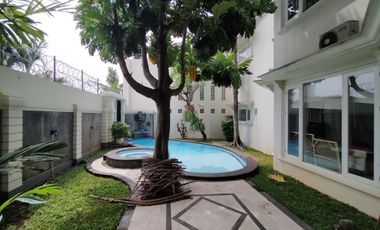 Town House di Cilandak dgn Kolam Renang & Unit Bagus Kondisi Semi Furnished HSE-A0523