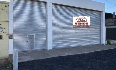 VENTA DE EXCELENTE GALPON DE 200 M² SOBRE LOTE DE 460 M² - SOBRE RUTA 4 EX CAMINO DE CINTURA
