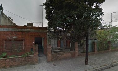 Casa  en Venta Villa Sarmiento / Moron (A120 3373)