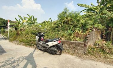 Tanah dijual di Jawa Tengah, Surakarta - Berperabot lengkap