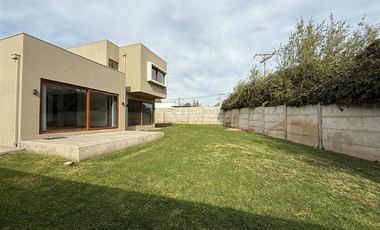 Casa en arriendo Condominio Mirador de Nogales, Machali