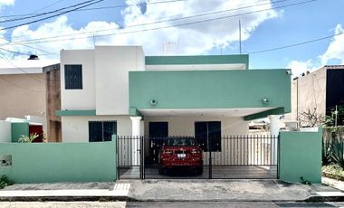 Casa con 4 Recámaras y Departamento Independiente en Pensiones, Mérida