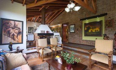 casa en venta en loma del escobero. Cod V1148
