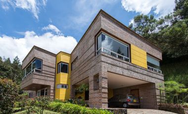 casa en venta en loma del escobero. Cod V1148