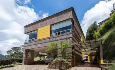 casa en venta en loma del escobero. Cod V1148