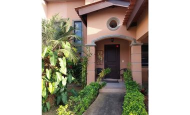 En venta hermosa casa en Versalles