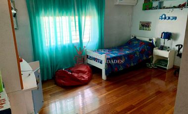 Venta casa tipo chalet permuta, 4 amb, 4 baños uno en suite, garaje 3 autos