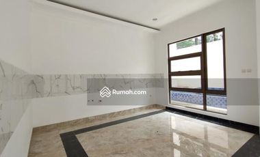 Rumah Mewah Dilengkapi Dengan Kolam Renang Pribadi di Sentul City