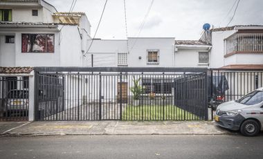 casa en venta en el refugio. Cod V8312494
