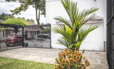casa en venta en el refugio. Cod V8312494