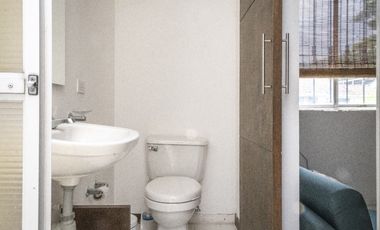 casa en venta en el refugio. Cod V8312494