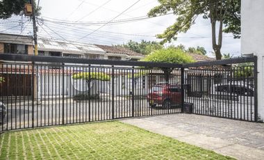 casa en venta en el refugio. Cod V8312494