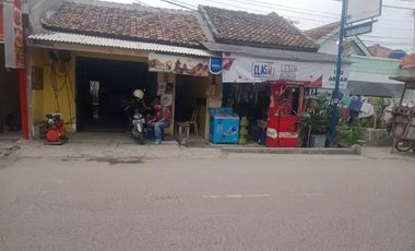 Tanah 300 m Bonus Bangunan Pinggir Jalan Raya Kaujon