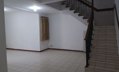 Rumah disewakan Villa Valensia Surabaya Barat