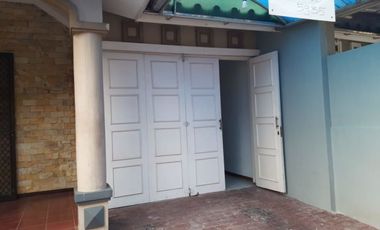 Rumah disewakan Villa Valensia Surabaya Barat