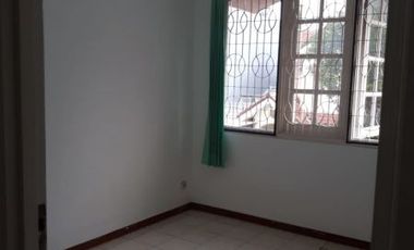 Rumah disewakan Villa Valensia Surabaya Barat