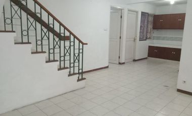 Rumah disewakan Villa Valensia Surabaya Barat