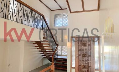 Fully Renovated House for Sale in Merville Executive Row, Parañaque City