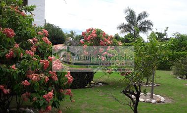 VENDEMOS HERMOSA CASA CAMPESTRE CON PISCINA PRIVADA EN PRESTIGIOSO CONDOMINIO.