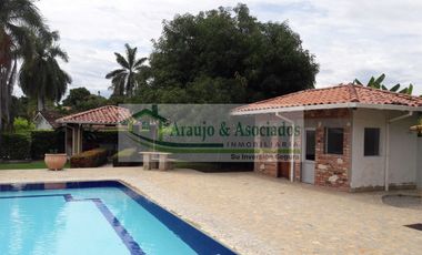 VENDEMOS HERMOSA CASA CAMPESTRE CON PISCINA PRIVADA EN PRESTIGIOSO CONDOMINIO.