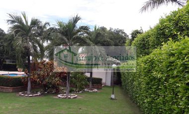 VENDEMOS HERMOSA CASA CAMPESTRE CON PISCINA PRIVADA EN PRESTIGIOSO CONDOMINIO.