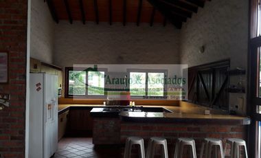 VENDEMOS HERMOSA CASA CAMPESTRE CON PISCINA PRIVADA EN PRESTIGIOSO CONDOMINIO.