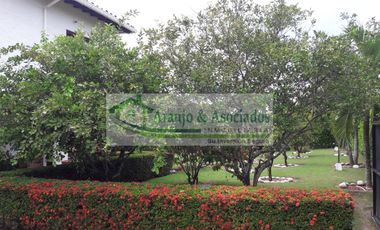 VENDEMOS HERMOSA CASA CAMPESTRE CON PISCINA PRIVADA EN PRESTIGIOSO CONDOMINIO.