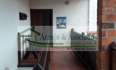 VENDEMOS HERMOSA CASA CAMPESTRE CON PISCINA PRIVADA EN PRESTIGIOSO CONDOMINIO.
