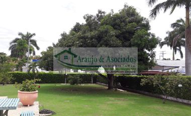 VENDEMOS HERMOSA CASA CAMPESTRE CON PISCINA PRIVADA EN PRESTIGIOSO CONDOMINIO.