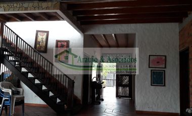 VENDEMOS HERMOSA CASA CAMPESTRE CON PISCINA PRIVADA EN PRESTIGIOSO CONDOMINIO.