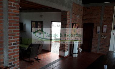 VENDEMOS HERMOSA CASA CAMPESTRE CON PISCINA PRIVADA EN PRESTIGIOSO CONDOMINIO.