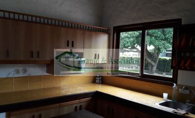 VENDEMOS HERMOSA CASA CAMPESTRE CON PISCINA PRIVADA EN PRESTIGIOSO CONDOMINIO.