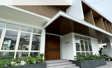 🏡 For Rent: Ayala Alabang Village Modern House, 5 Bedroom with Pool